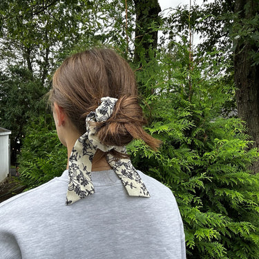 FLORAL SCRUNCHIE