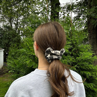 PLAID LOGO SCRUNCHIE